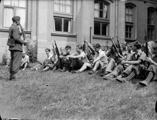 Vapenövningar och värntjänstutbildning i svensk skola